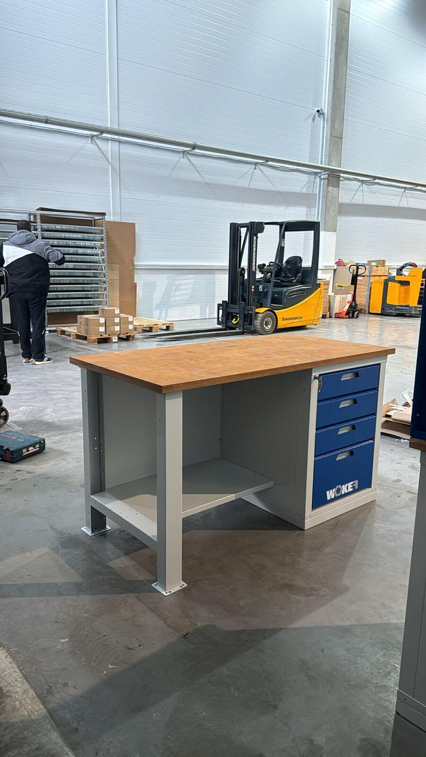 ER-00020610 Верстак однотумбовый WOKER PRO 1004.1200 830x1200x745 мм